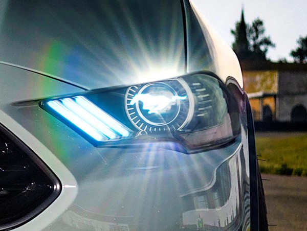 Ford sáng chế đèn pha chiếu sáng thay đổi theo góc nhìn của lái xe