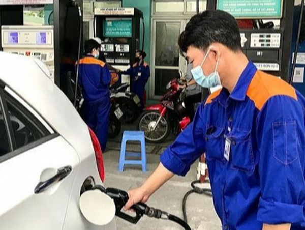 Giá xăng dầu tiếp tục giảm lần thứ tư