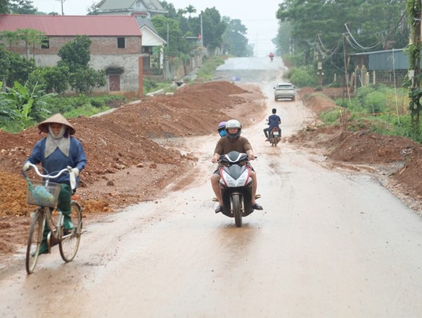 Cần sớm khắc phục bất cập trong thi công đường tỉnh 414C tại Ba Vì