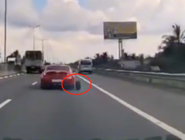 Ô tô rơi lốp khi đang di chuyển trên cao tốc