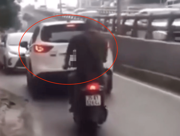 Ô tô đi ngược chiều ép xe đi đúng phải nhường đường