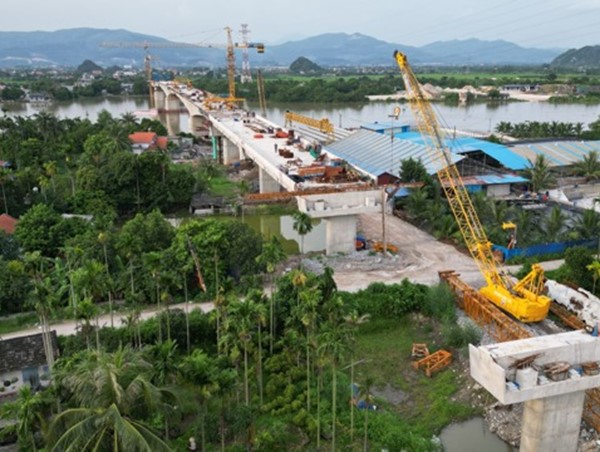 Nhà thầu mong sớm có mặt bằng để thi công cầu Lại Xuân đúng tiến độ