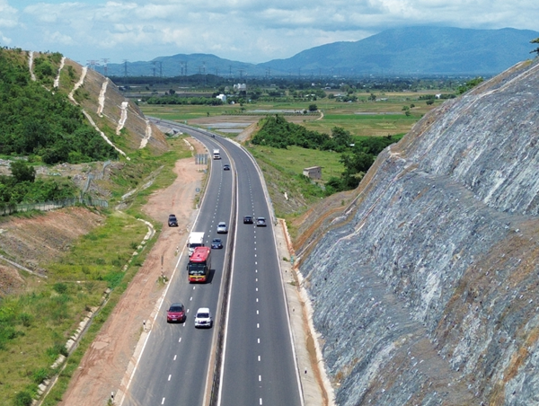Dự kiến hoàn thành trạm dừng nghỉ cao tốc Vĩnh Hảo - Phan Thiết trước Tết Nguyên đán