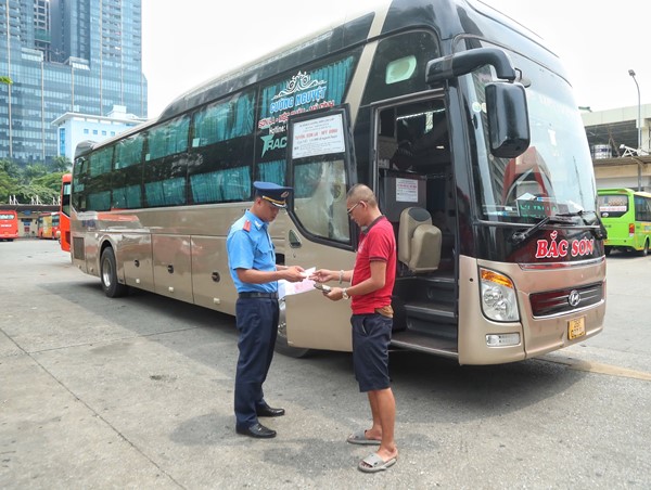 Hà Nội: Siết chặt kiểm tra xe khách dịp nghỉ lễ 2/9
