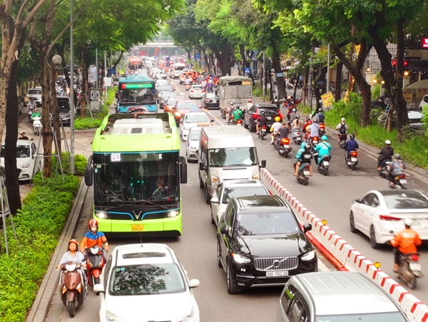 Kiểm soát khí thải kết hợp thay thế xe máy xăng