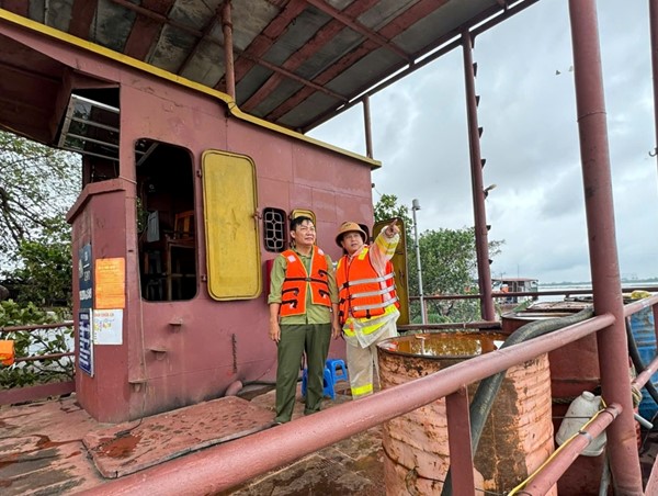 CSGT đường thủy Hà Nội tuần tra 24/24h trên sông Hồng