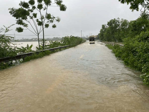 Cấm phương tiện đi vào đường tỉnh 296 từ QL3 đến cầu Vát do ngập nặng