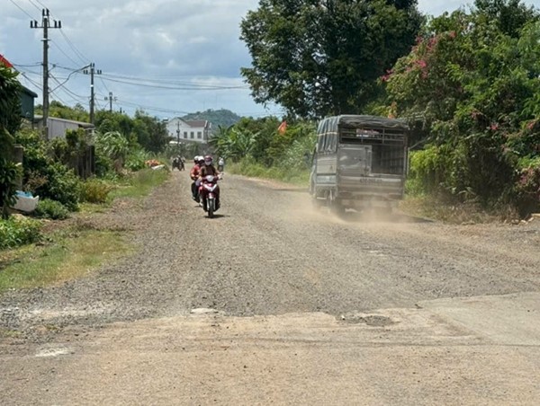 Đắk Lắk: đường hơn 173 tỷ dừng thi công gây khó cho người dân