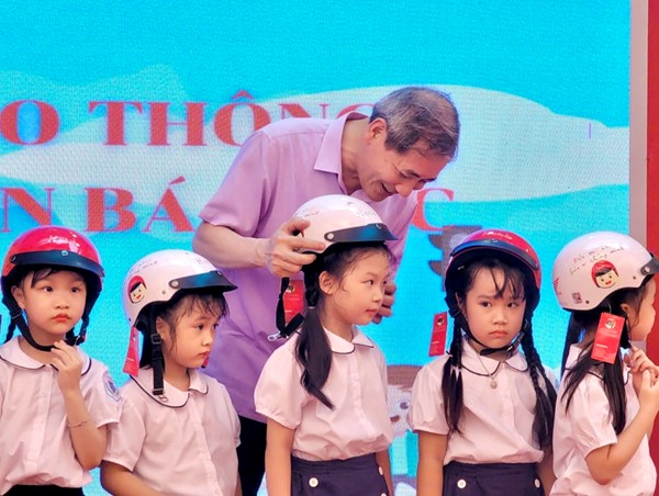 Quận Ba Đình ra mắt mô hình Cổng trường học an toàn giao thông