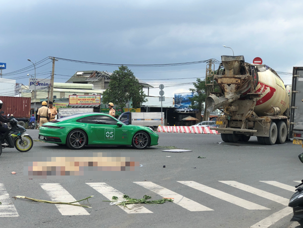 Va chạm với xe bồn, 2 cô gái đi xe máy tử vong tại chỗ