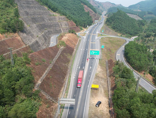 Dự kiến hoàn thành mở rộng cao tốc Cam Lộ - La Sơn trong năm 2025