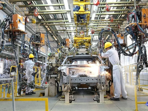 Doanh số ô tô nội địa tăng 62% trong tháng đầu áp dụng giảm 50% lệ phí trước bạ