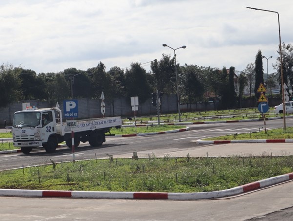 Đắk Lắk tạm dừng sát hạch, cấp mới giấy phép lái xe từ 15/10