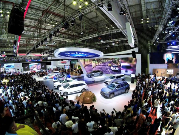 Vietnam Motor Show 2024: Xe điện trở thành tâm điểm