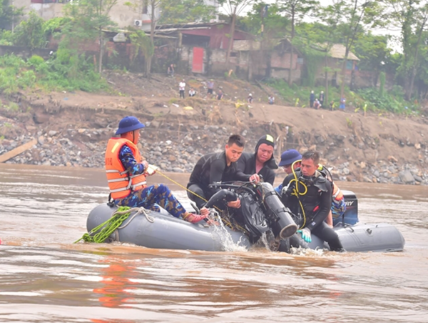 Đề nghị dừng tìm kiếm các nạn nhân còn mất tích trong vụ sập cầu Phong Châu