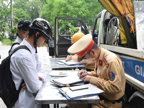 Hơn 19.000 thông báo học sinh vi phạm giao thông được gửi tới các nhà trường