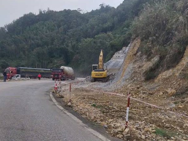 Hoà Bình: nắn đường tại hai “điểm đen” về giao thông trên quốc lộ 6