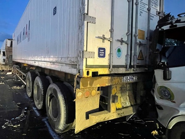 Tai nạn liên hoàn tại Đắk Nông khiến nhiều phương tiện hư hỏng nặng