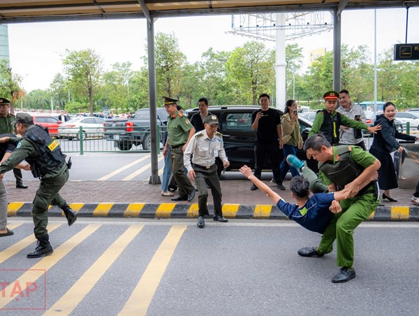 Sân bay Nội Bài diễn tập ứng phó tình huống khủng bố đột nhập