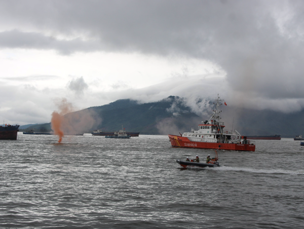 Diễn tập tìm kiếm cứu nạn hàng hải tại cảng biển Thừa Thiên - Huế