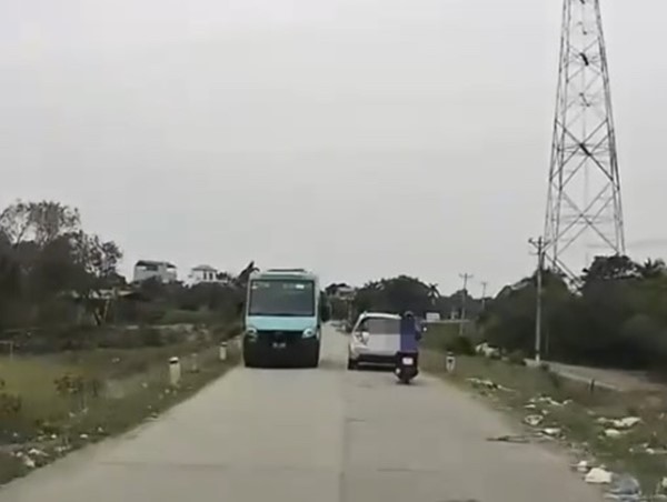 Chế tài xử lý khi lái xe lạng lách, vượt xe khác trên đường