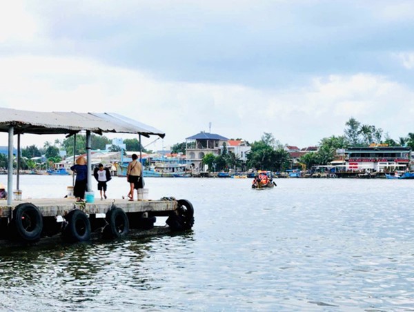 Quảng Nam: 10.000 người dân xã đảo hoang mang vì chiếc phà duy nhất bị hỏng