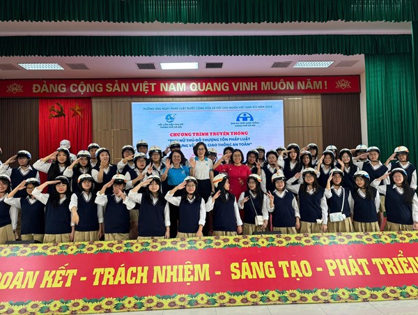 Phụ nữ Thủ đô truyền thông pháp luật về an toàn giao thông