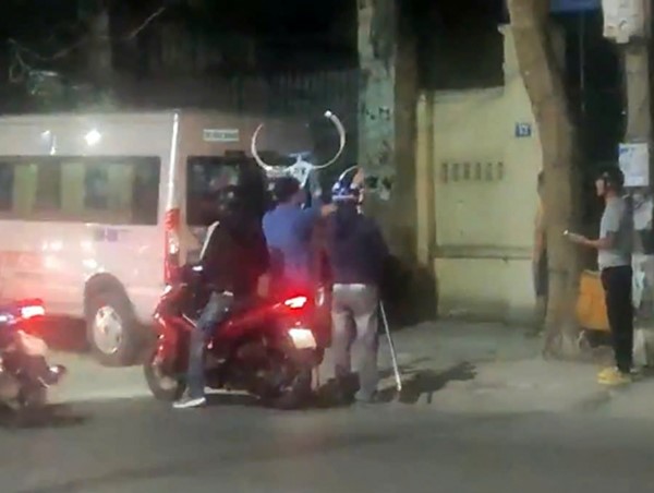 Bắt gã đàn ông chém 2 người đi đường ở Hải Phòng