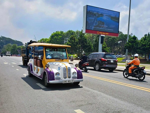 Kiến nghị không gia hạn thí điểm xe điện chở khách tham quan tại Đà Lạt