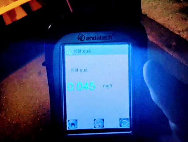 Phát hiện tài xế vi phạm nồng độ cồn trên cao tốc Cam Lâm - Vĩnh Hảo