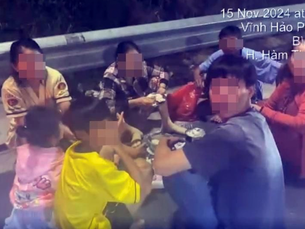Xử lý tài xế dừng ô tô trên cao tốc Vĩnh Hảo - Phan Thiết để cả nhà ăn tối
