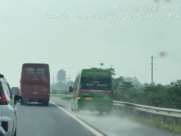 Xử lý tài xế xe limousine vượt ẩu trên làn khẩn cấp cao tốc