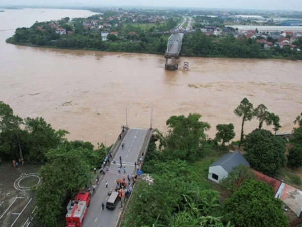 Bộ GTVT thúc tiến độ xây dựng cầu Phong Châu mới hoàn thành vào năm 2025