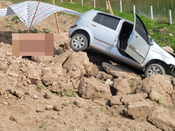 Thái Bình: va chạm với ô tô, một phụ nữ tử vong tại chỗ