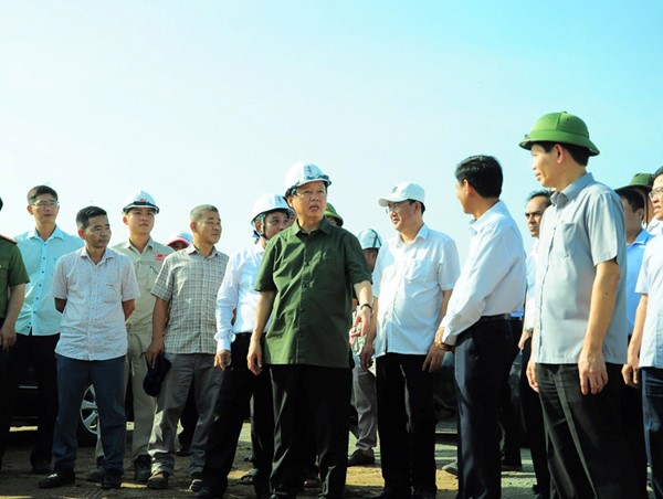 Phó Thủ tướng Trần Hồng Hà kiểm tra tiến độ cao tốc ở ĐBSCL