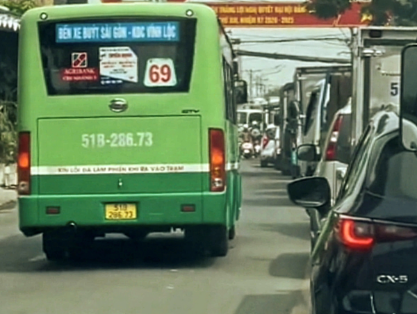 Đình chỉ tài xế xe buýt đi ngược chiều ở TP Hồ Chí Minh