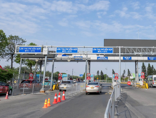 Sân bay Nội Bài vận hành thử thu phí tự động không dừng