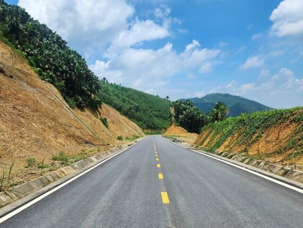 Đưa vào sử dụng 26 km đường liên vùng nối Phú Thọ - Yên Bái