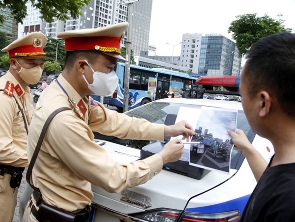Từ 2025, tài xế phải kiểm tra lý thuyết, mô phỏng để phục hồi điểm giấy phép lái xe