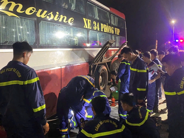 Phụ xe khách tử vong khi chui xuống gầm ô tô kiểm tra phanh