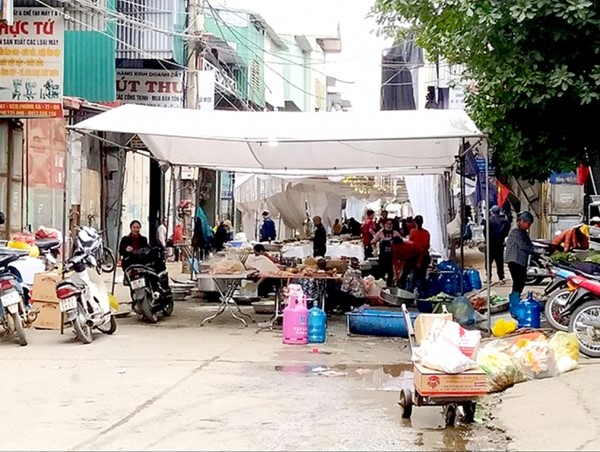 Có được dựng rạp ở lòng đường?