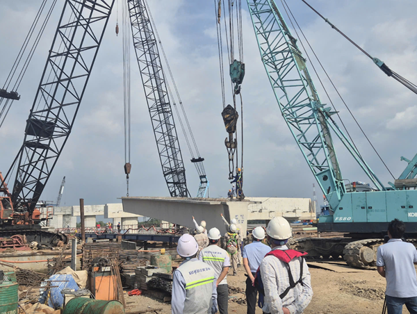 Dự án cầu Đại Ngãi 2 lắp nhịp dầm đầu tiên