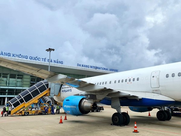 Sân bay Đà Nẵng thu phí dịch vụ cho lối đi ưu tiên 100.000 đồng/lượt