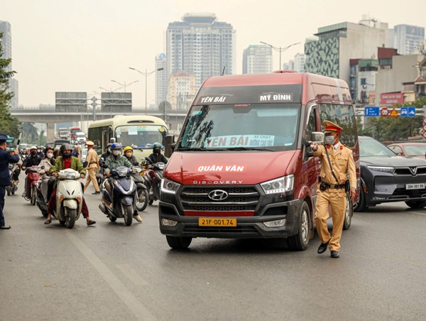 Siết chặt hoạt động vận tải hành khách dịp cuối năm
