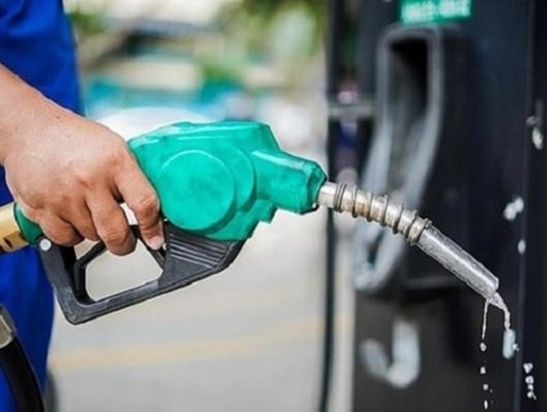 Giá xăng RON 95 giảm 290 đồng/lít xăng từ chiều ngày 5/12
