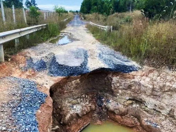 Đồng Nai: Xuất hiện “ổ voi” trên đường dân sinh cao tốc Phan Thiết - Dầu Giây