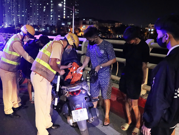 Hà Nội: Cảnh sát 141 xử lý 62 “quái xế” trong ngày 5/12