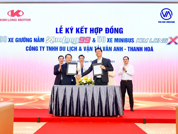 Vận tải Vân Anh mua 250 xe giường nằm và mini bus của Kim Long Motor