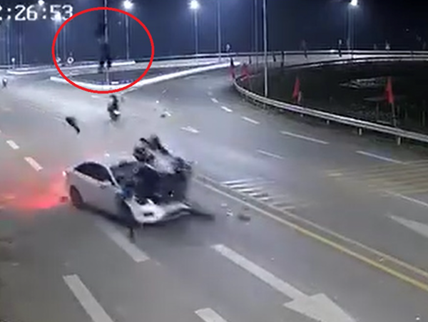 Truy trách nhiệm người giao xe máy cho con gây tai nạn, tông trực diện ô tô