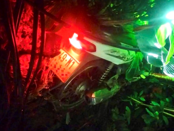 2 thiếu niên 14 tuổi uống rượu say, tông vào trụ điện, 1 người tử vong